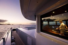 Super Yacht 4YOU - Heesen  - View of the Wheelhouse.png
